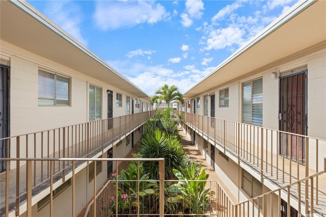 94-245 Leowahine Street 239, Waipahu, HI 96797