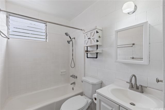 94-245 Leowahine Street 239, Waipahu, HI 96797