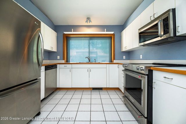 2020 Greenwich Court, Lansing, MI 48910