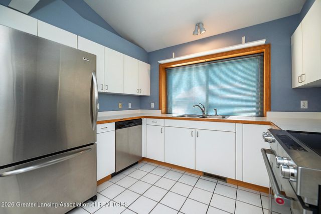 2020 Greenwich Court, Lansing, MI 48910
