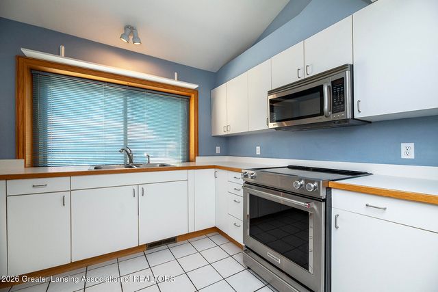 2020 Greenwich Court, Lansing, MI 48910