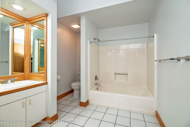 2020 Greenwich Court, Lansing, MI 48910