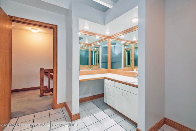 2020 Greenwich Court, Lansing, MI 48910