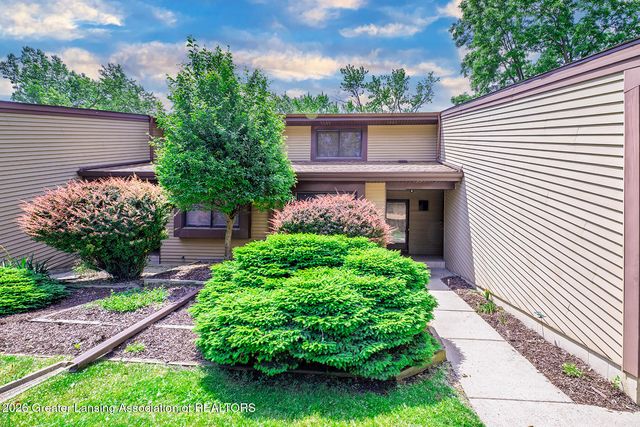 2020 Greenwich Court, Lansing, MI 48910
