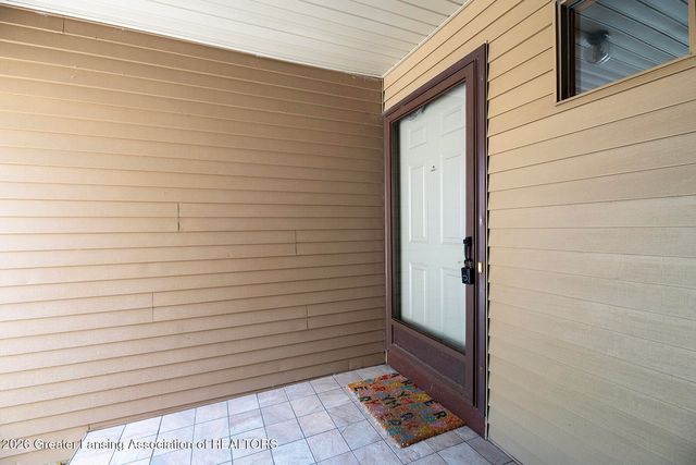 2020 Greenwich Court, Lansing, MI 48910