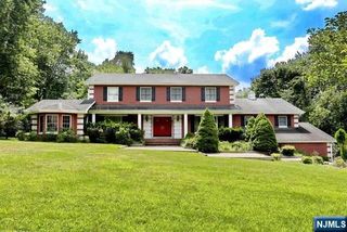 14 Ranch Road, Upper Saddle River, NJ 07458